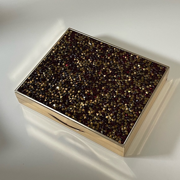 Limited Edition Lise Watier Irresistable Eyeshadow Palette - Picture 2 of 4